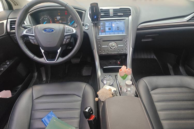 Used Ford Mondeo 2018 EcoBoost 200 Smart Control Fashion Model China VI Standard Center Console