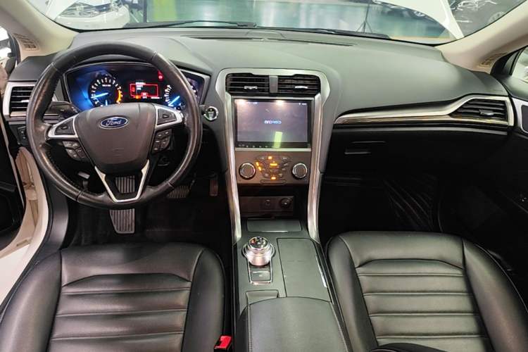Used Ford Mondeo 2018 EcoBoost 200 Smart Control Fashion Model China VI Standard Center Console