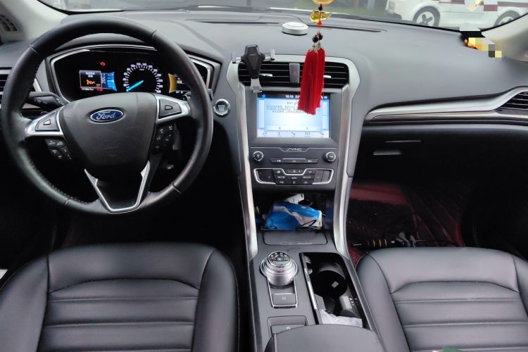 Used Ford Mondeo 2018 EcoBoost 200 Smart Control Luxury Model China VI Standard Center Console
