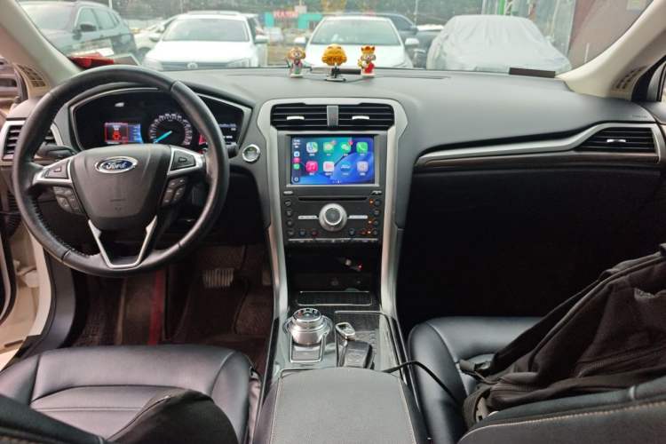 Used Ford Mondeo 2018 EcoBoost 200 Stylish Model Center Console