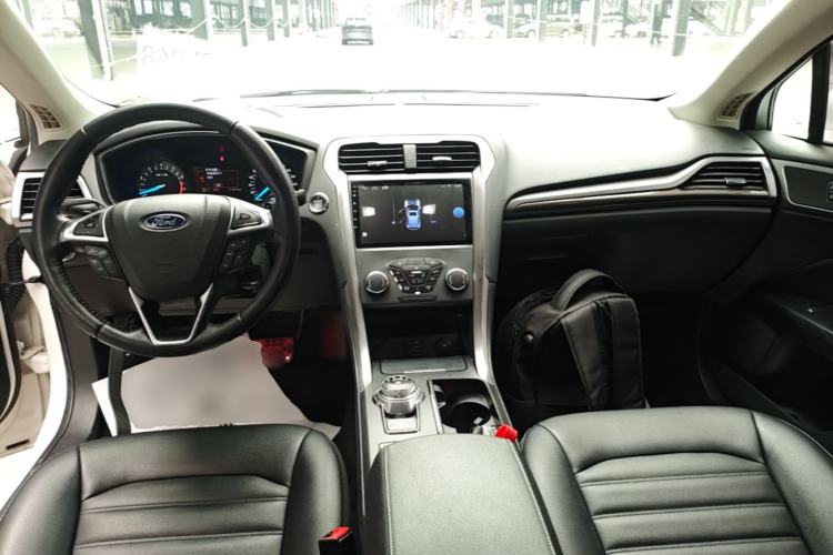 Used Ford Mondeo 2018 EcoBoost 200 Smart Control Fashion Model China VI Standard Center Console