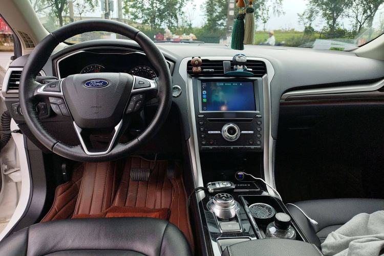 Used Ford Mondeo 2018 EcoBoost 200 Luxury Model Center Console