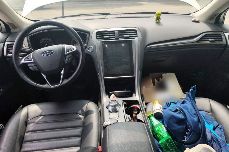 Used Ford Mondeo 2018 EcoBoost 180 Smart Control Fashion Model China VI Standard Center Console