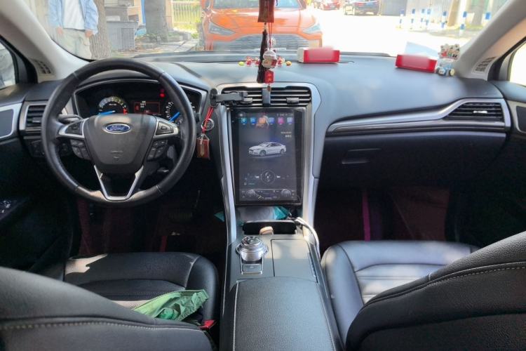 Used Ford Mondeo 2018 EcoBoost 180 Smart Control Fashion Model China VI Standard Center Console