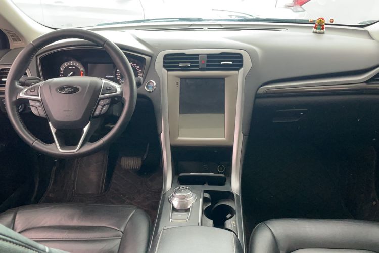 Used Ford Mondeo 2018 EcoBoost 180 Fashion Edition Center Console