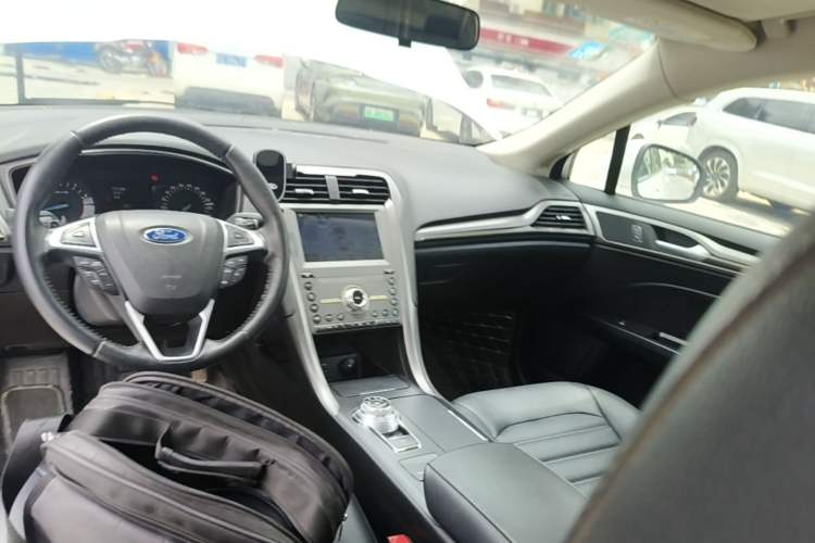 Used Ford Mondeo 2018 EcoBoost 180 Smart Control Fashion Model China VI Standard Center Console