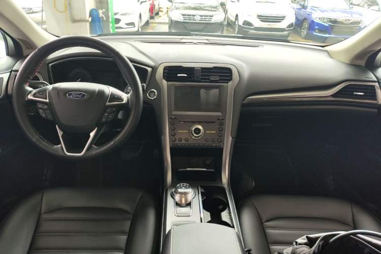 Used Ford Mondeo 2018 EcoBoost 180 Smart Control Fashion Model China VI Standard Center Console