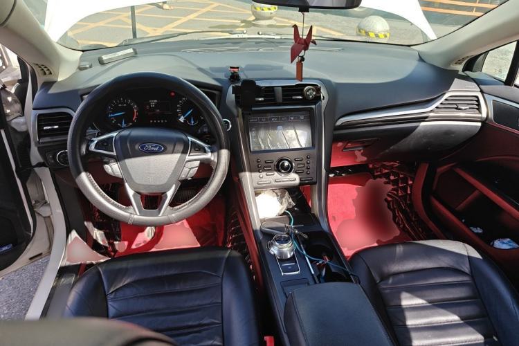 Used Ford Mondeo 2018 EcoBoost 200 Stylish Model Center Console