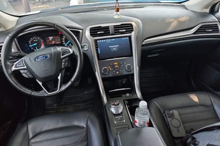 Used Ford Mondeo 2018 EcoBoost 180 Fashion Edition Center Console