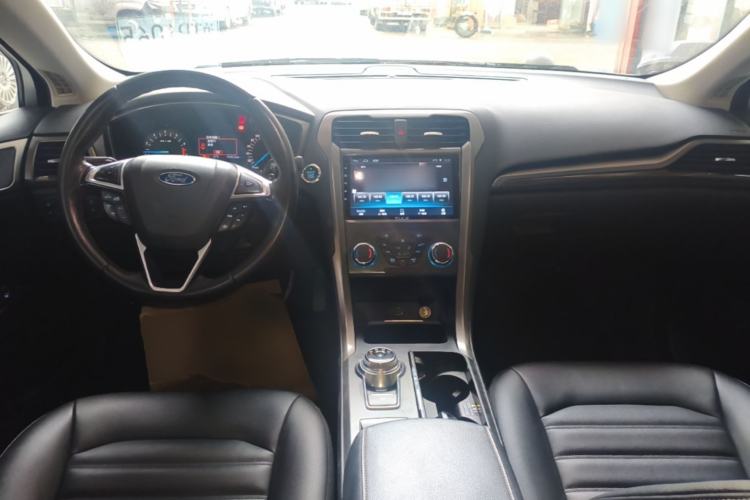 Used Ford Mondeo 2018 EcoBoost 180 Smart Control Fashion Model China VI Standard Center Console
