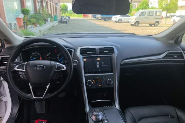 Used Ford Mondeo 2018 EcoBoost 180 Fashion Edition Center Console
