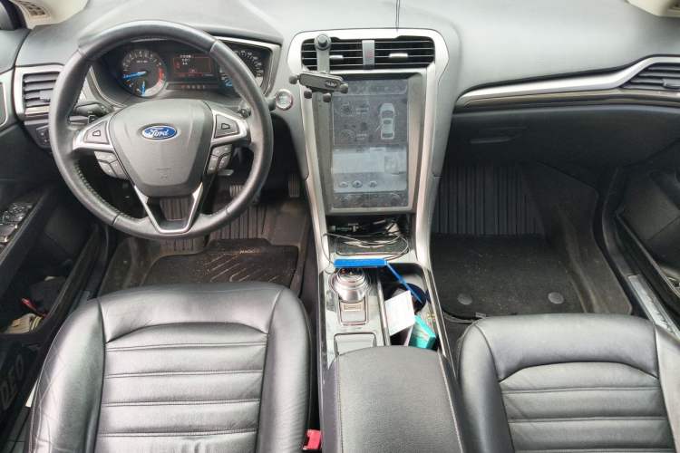 Used Ford Mondeo 2018 EcoBoost 200 Stylish Model Center Console