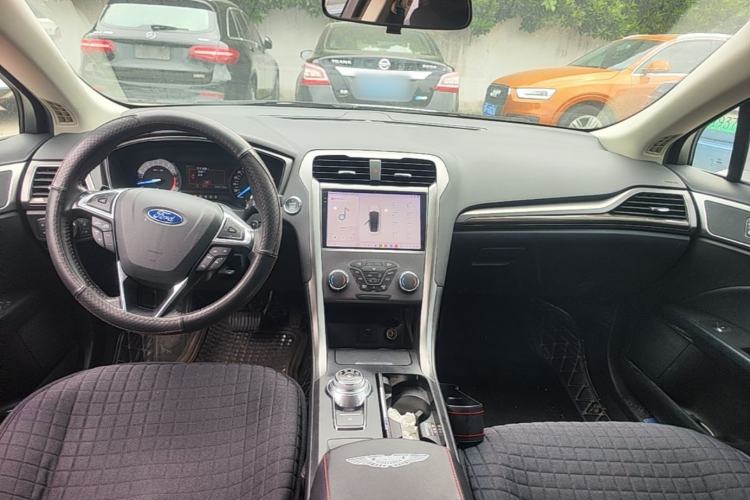 Used Ford Mondeo 2018 EcoBoost 200 Smart Control Fashion Model China VI Standard Center Console
