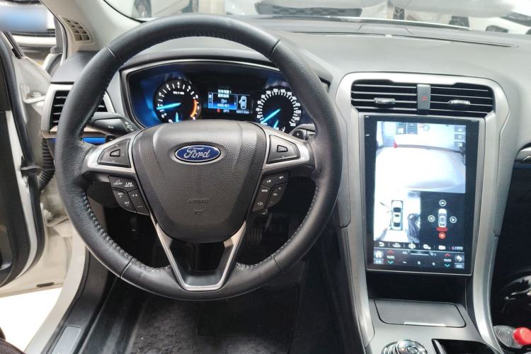 Used Ford Mondeo 2018 EcoBoost 180 Fashion Edition Center Console