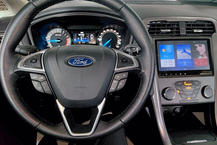 Used Ford Mondeo 2018 EcoBoost 180 Fashion Edition Center Console
