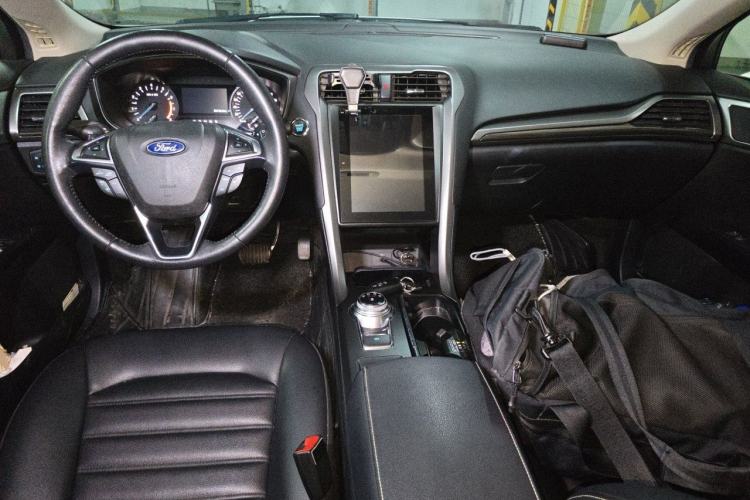 Used Ford Mondeo 2018 EcoBoost 180 Smart Control Fashion Model China VI Standard Center Console
