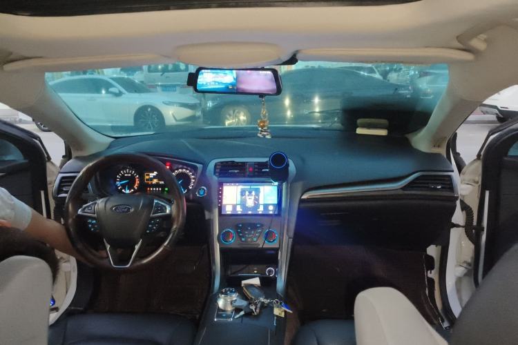 Used Ford Mondeo 2018 EcoBoost 180 Fashion Edition Center Console