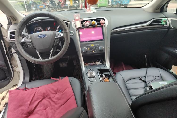 Used Ford Mondeo 2018 EcoBoost 180 Fashion Edition Center Console