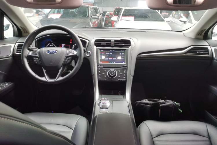 Used Ford Mondeo 2018 EcoBoost 200 Stylish Model Center Console