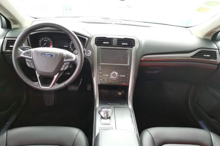Used Ford Mondeo 2018 EcoBoost 180 Fashion Edition Center Console