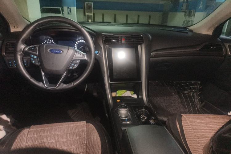 Used Ford Mondeo 2018 EcoBoost 180 Fashion Edition Center Console