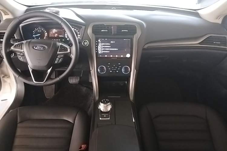 Used Ford Mondeo 2018 EcoBoost 180 Smart Control Fashion Model China VI Standard Center Console
