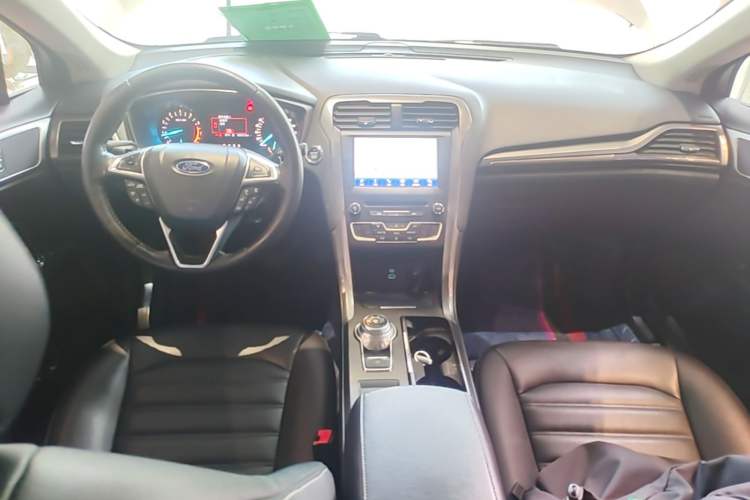 Used Ford Mondeo 2018 EcoBoost 200 Smart Control Fashion Model China VI Standard Center Console