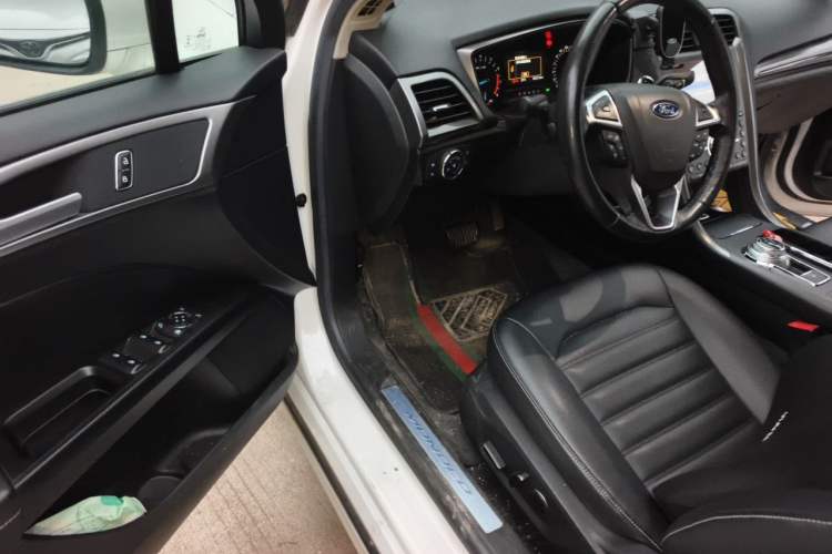 Used Ford Mondeo 2018 EcoBoost 180 Smart Control Fashion Model China VI Standard Driver Seat
