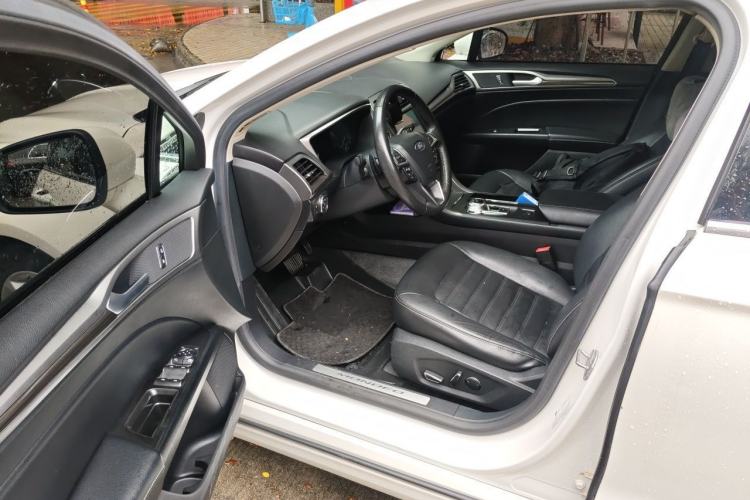 Used Ford Mondeo 2018 EcoBoost 180 Fashion Edition Driver Seat