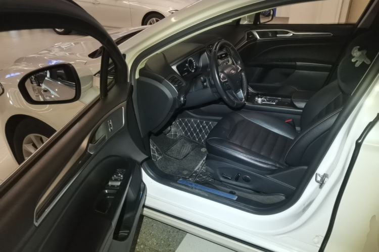 Used Ford Mondeo 2018 EcoBoost 180 Fashion Edition Driver Seat