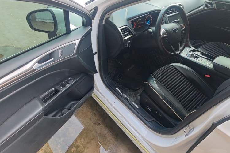 Used Ford Mondeo 2018 EcoBoost 180 Smart Control Fashion Model China VI Standard Driver Seat