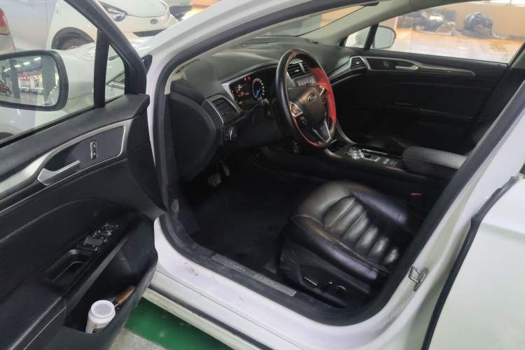 Used Ford Mondeo 2018 EcoBoost 180 Fashion Edition Driver Seat