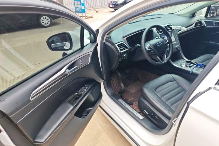 Used Ford Mondeo 2018 EcoBoost 180 Fashion Edition Driver Seat