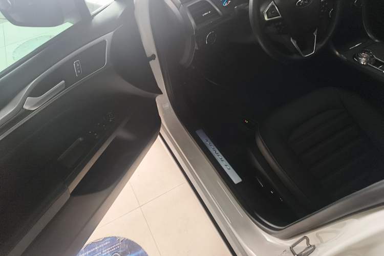 Used Ford Mondeo 2018 EcoBoost 180 Smart Control Fashion Model China VI Standard Driver Seat