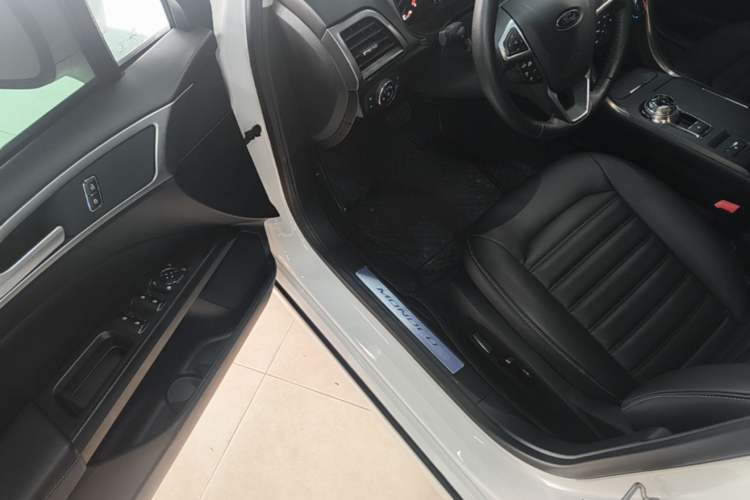 Used Ford Mondeo 2018 EcoBoost 180 Smart Control Fashion Model China VI Standard Driver Seat
