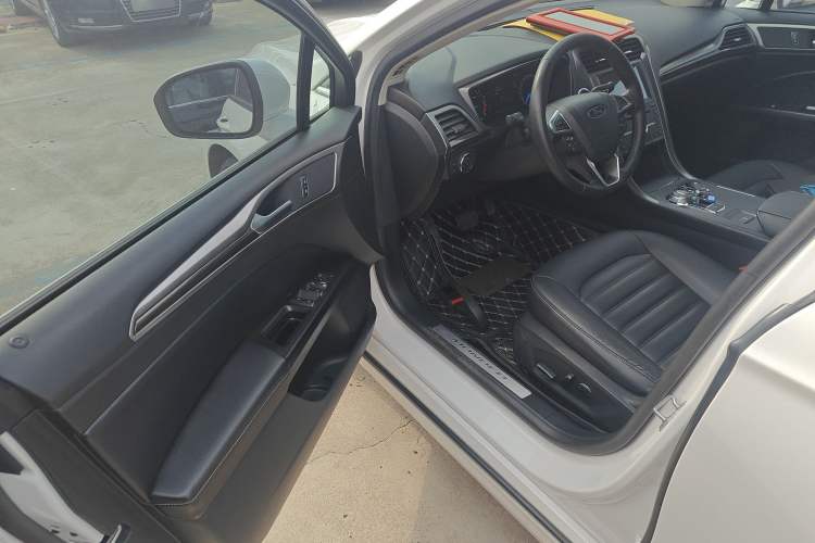 Used Ford Mondeo 2018 EcoBoost 180 Fashion Edition Driver Seat