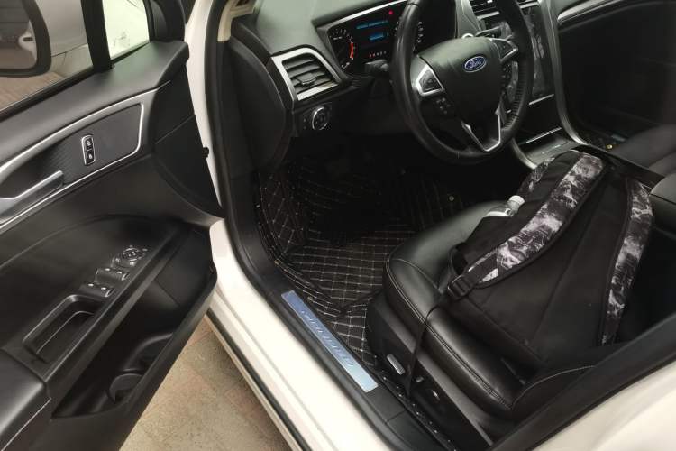 Used Ford Mondeo 2018 EcoBoost 180 Smart Control Fashion Model China V Standard Driver Seat