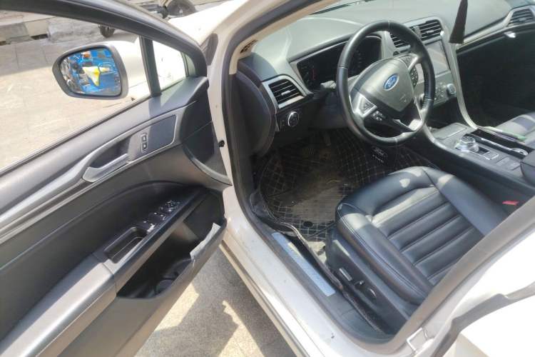 Used Ford Mondeo 2018 EcoBoost 180 Fashion Edition Driver Seat