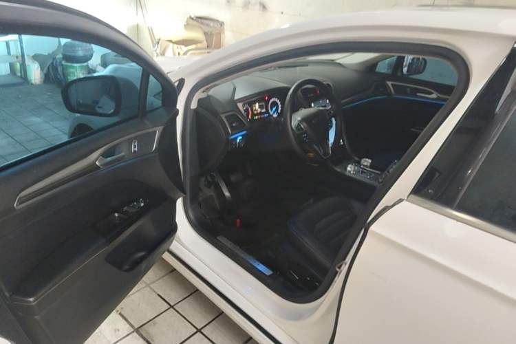 Used Ford Mondeo 2018 EcoBoost 180 Fashion Edition Driver Seat