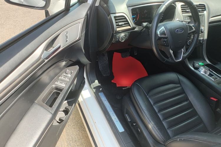 Used Ford Mondeo 2018 EcoBoost 180 Fashion Edition Driver Seat