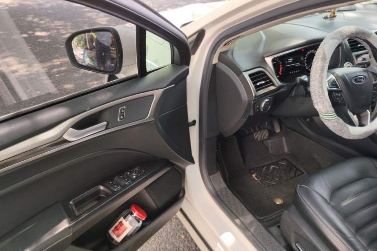 Used Ford Mondeo 2018 EcoBoost 180 Fashion Edition Driver Seat