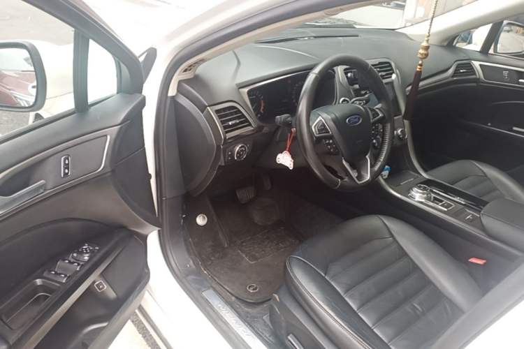 Used Ford Mondeo 2018 EcoBoost 180 Fashion Edition Driver Seat