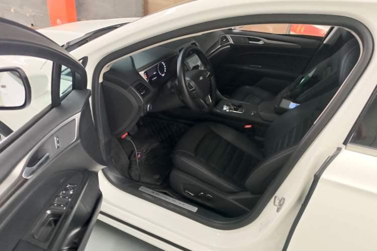 Used Ford Mondeo 2018 EcoBoost 180 Smart Control Fashion Model China VI Standard Driver Seat