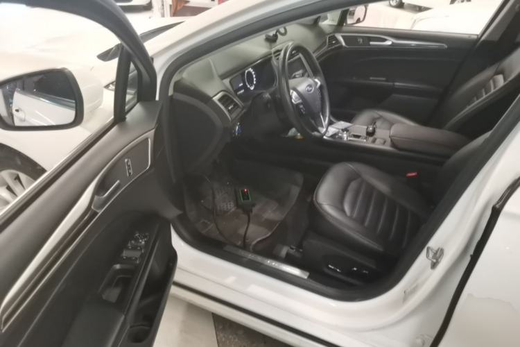 Used Ford Mondeo 2018 EcoBoost 180 Fashion Edition Driver Seat