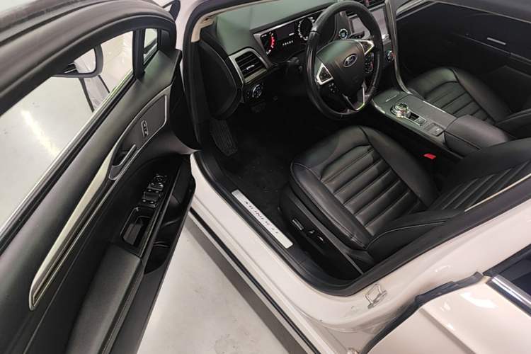 Used Ford Mondeo 2018 EcoBoost 200 Smart Control Fashion Model China VI Standard Driver Seat