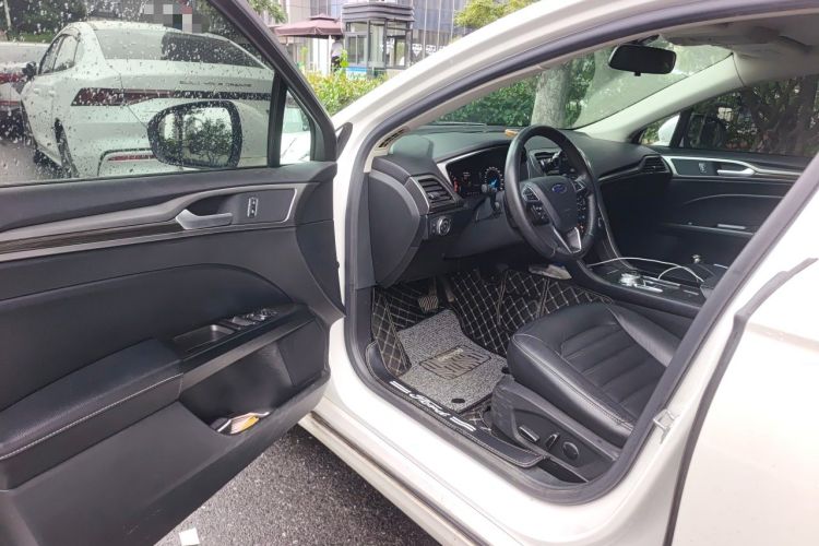Used Ford Mondeo 2018 EcoBoost 180 Fashion Edition Driver Seat