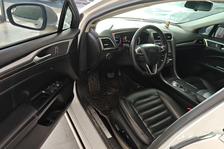 Used Ford Mondeo 2018 EcoBoost 180 Fashion Edition Driver Seat