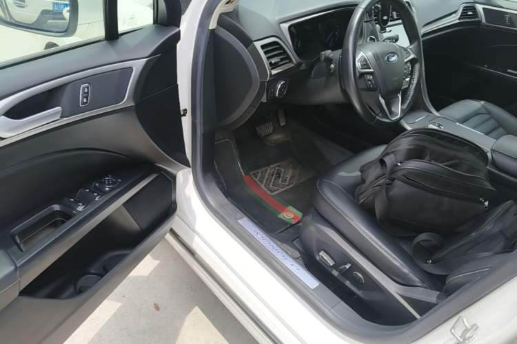 Used Ford Mondeo 2018 EcoBoost 180 Smart Control Fashion Model China VI Standard Driver Seat