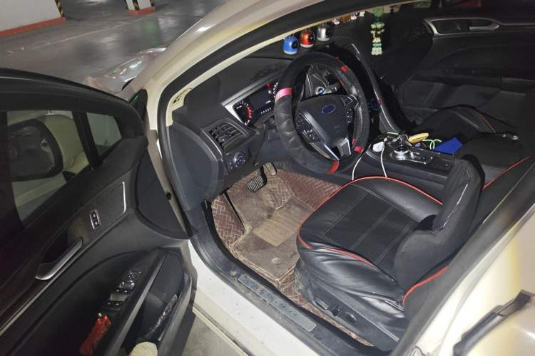 Used Ford Mondeo 2018 EcoBoost 180 Fashion Edition Driver Seat