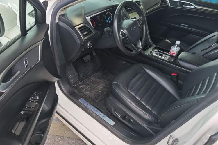 Used Ford Mondeo 2018 EcoBoost 180 Fashion Edition Driver Seat